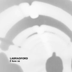 Labradford | E Luxo So | Album